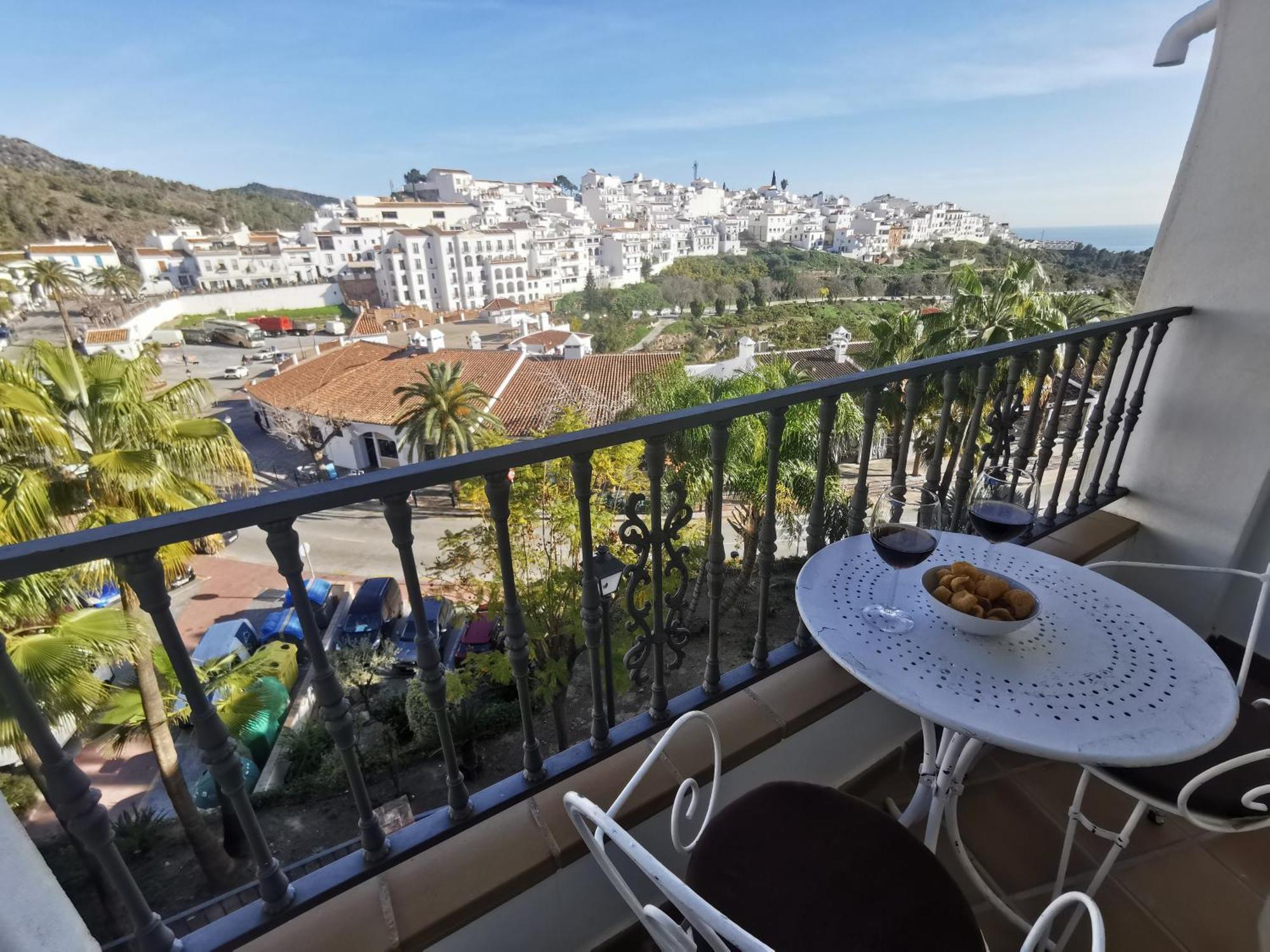 Apartamento Maria Platero Centrico Y Con Las Mejores Vistas Del Casco Antiguo La Montana Y El Mar Mediterraneo Frigiliana Exterior foto
